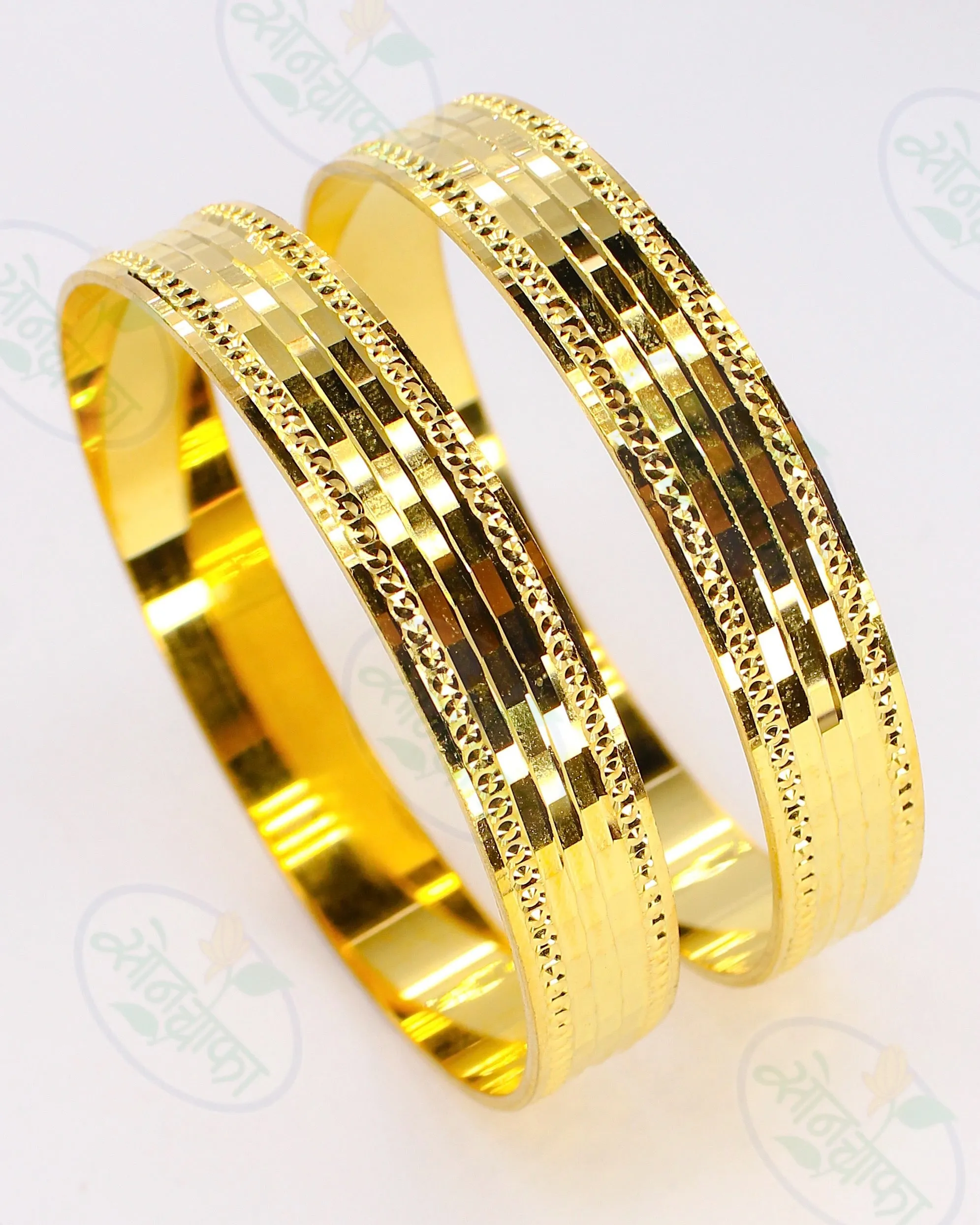 ALLURING GOLD PLATED BANGLES