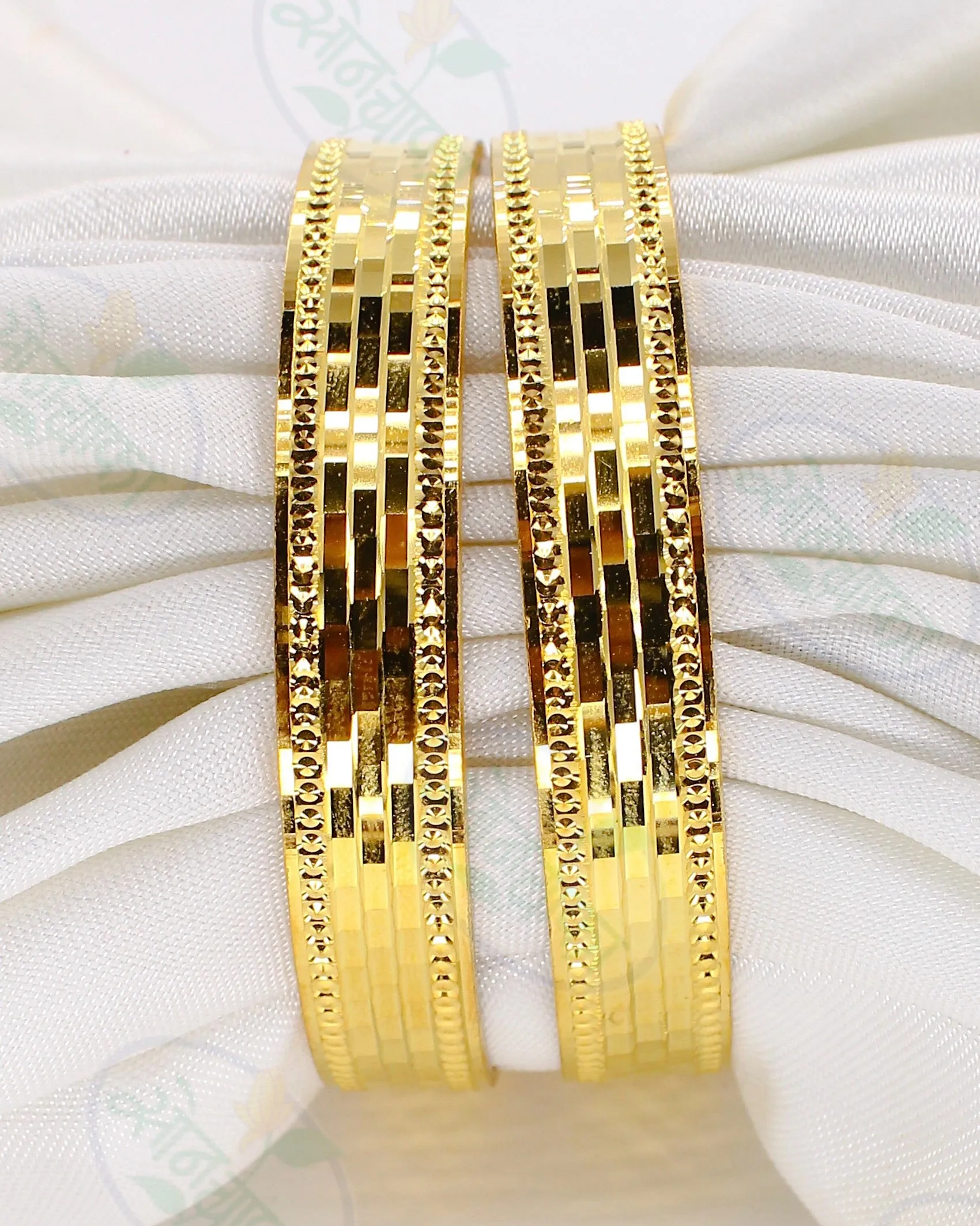 ALLURING GOLD PLATED BANGLES